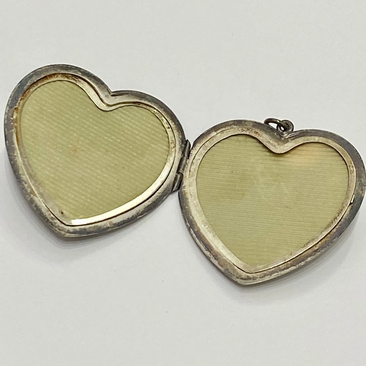 Antique Heart Lockets: A Captivating Piece of Jewellery