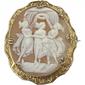 Victorian era large sized brooch crafted in 10K