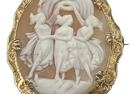 Victorian era large sized brooch crafted in 10K