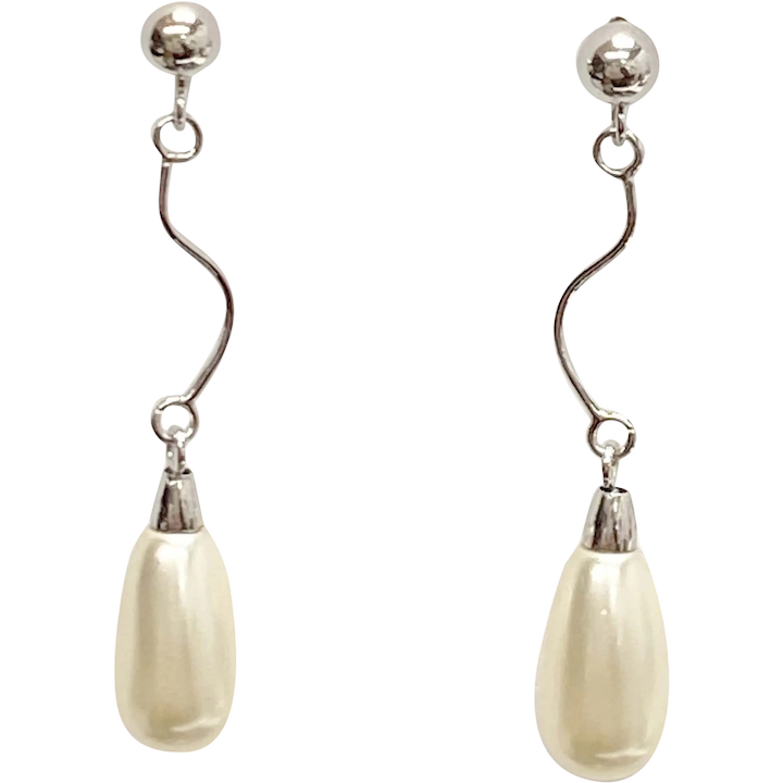 Cultured Pearl Dangle Earrings Pear or Tear Drop Shape