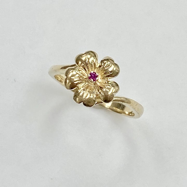 Art Nouveau Amethyst 14 Karat Yellow Gold Chrysanthemum Antique Flower Ring  | Wilson's Estate Jewelry