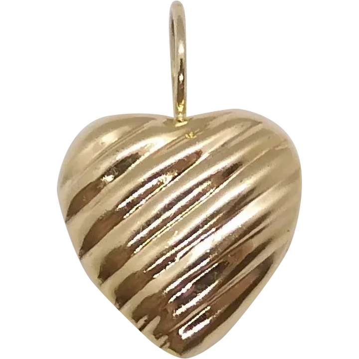 Hollow Scalloped/ Shrimp Design Heart Pendant /Charm 14K Yellow Gold