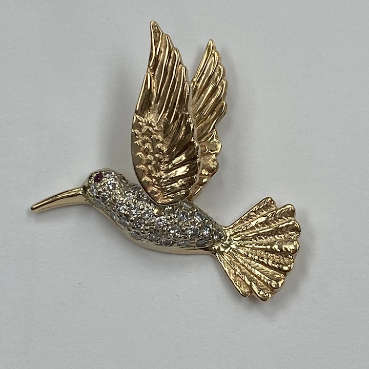 https://arnoldjewelers.com/wp-content/uploads/2022/10/Jeweled-Vintage-Hummingbird-Vintage-Slide-Pendant-thumb-1o-720-eb5cace4-f.png