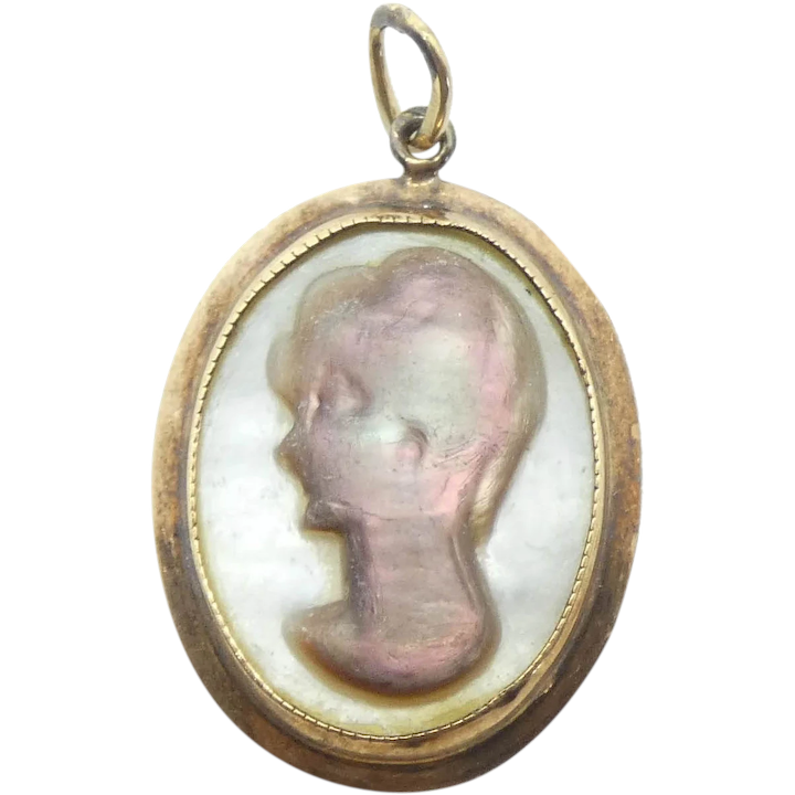 Mother of Pearl Cameo Pendant 14k Yellow Gold