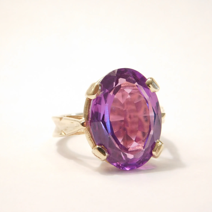 Retro Created Alexandrite 13.72 Carat Ring with Leaf Setting 14k Gold