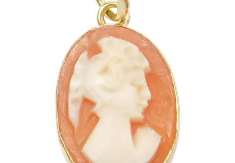 Small 18k Gold Carved Shell Cameo Pendant / Charm