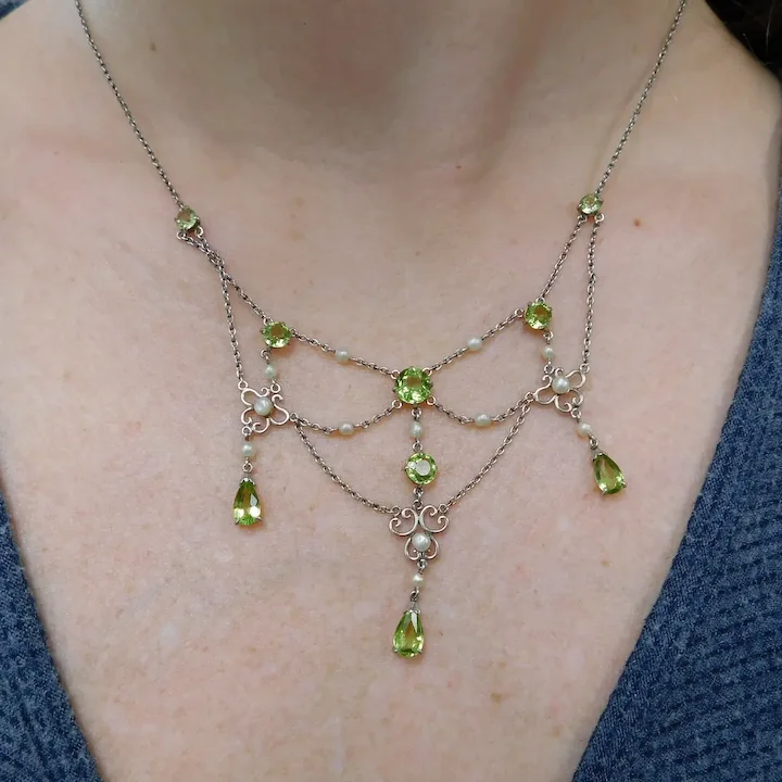 Exquisite Edwardian Platinum Gold Peridot Pearl necklace