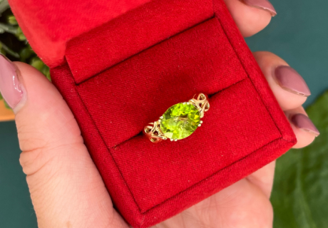 the august birthstone peridot