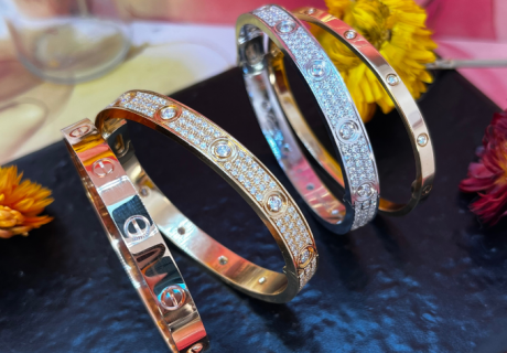 Four bracelets, some yellow gold, other white gold