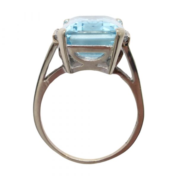 12 Carat Aquamarine Emerald Cut Vintage Ring Profile
