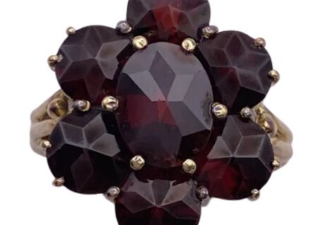 Bohemian Garnet Cluster Ring 14K Gold 7.30 Carat, Seven Stone