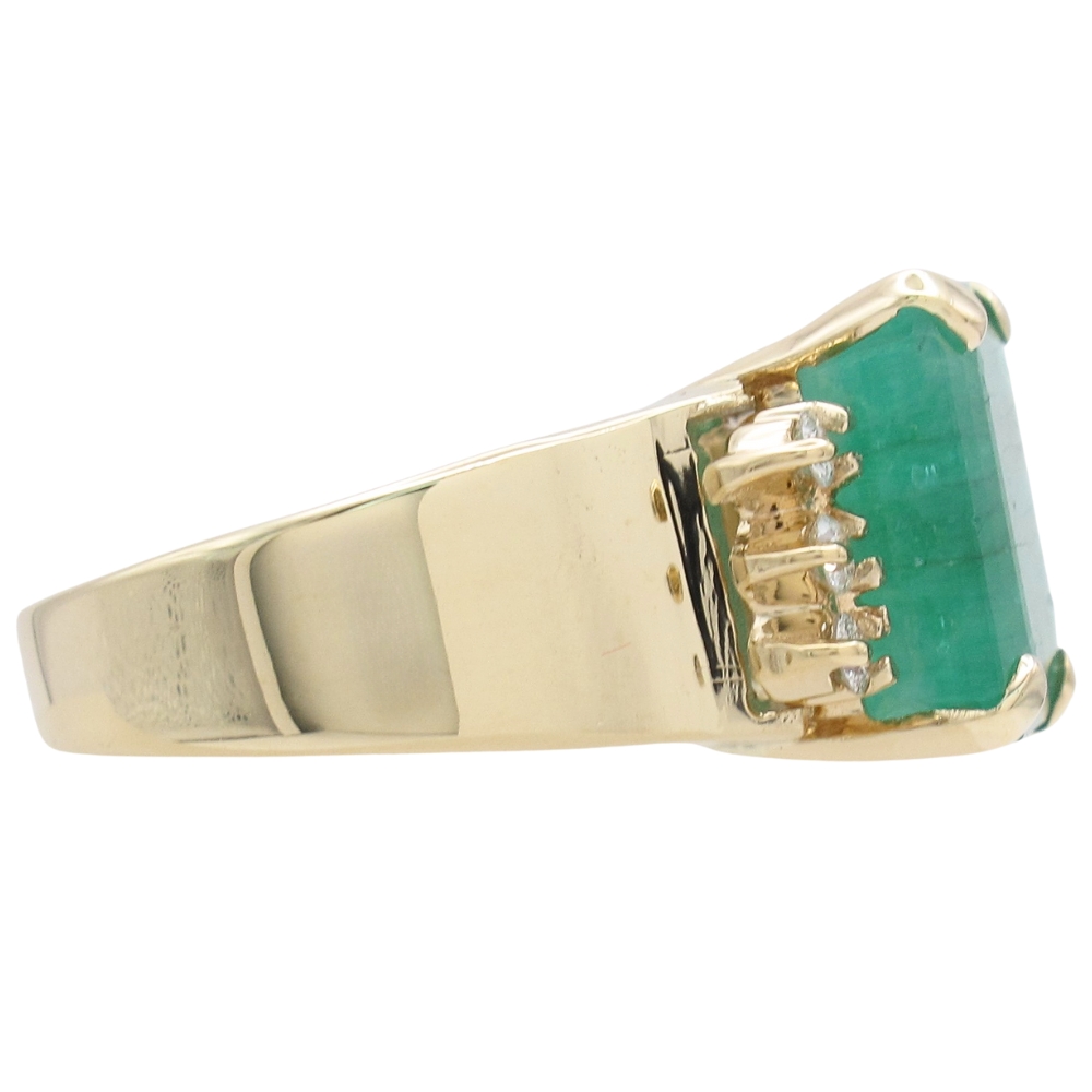 8.65ctw Emerald and Diamond Ring 14K side