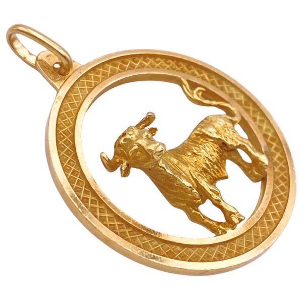 Vintage Taurus Bull Pendant 18K Gold side