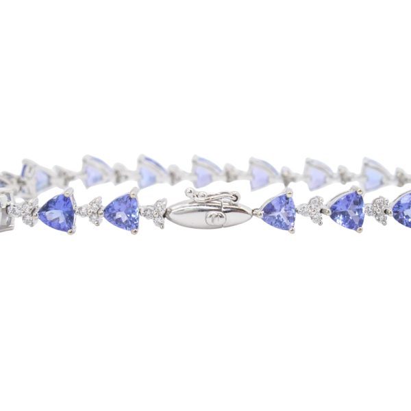 8.93ctw Tanzanite Line Bracelet 14K White Gold clasp