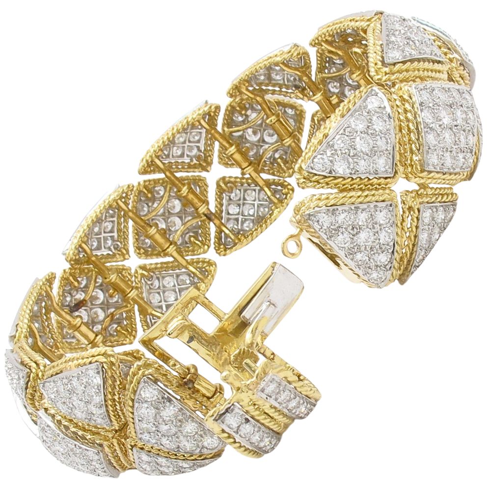 20ct Diamond Bombe Bracelet 18K Yellow Gold & Platinum Clasp 20ct Diamond Bombe Bracelet 18K Yellow Gold & Platinum Clasp