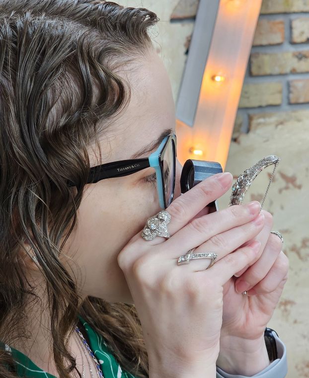 Selling vintage jewelry in Pinellas County