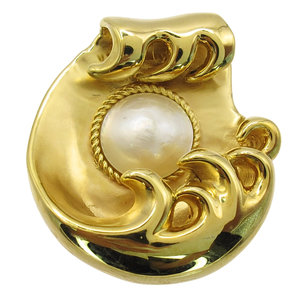 18K Gold Pendant Charm With Mabé Pearl Center
