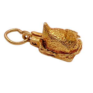 Moving Nesting Hen Charm 14KYG
